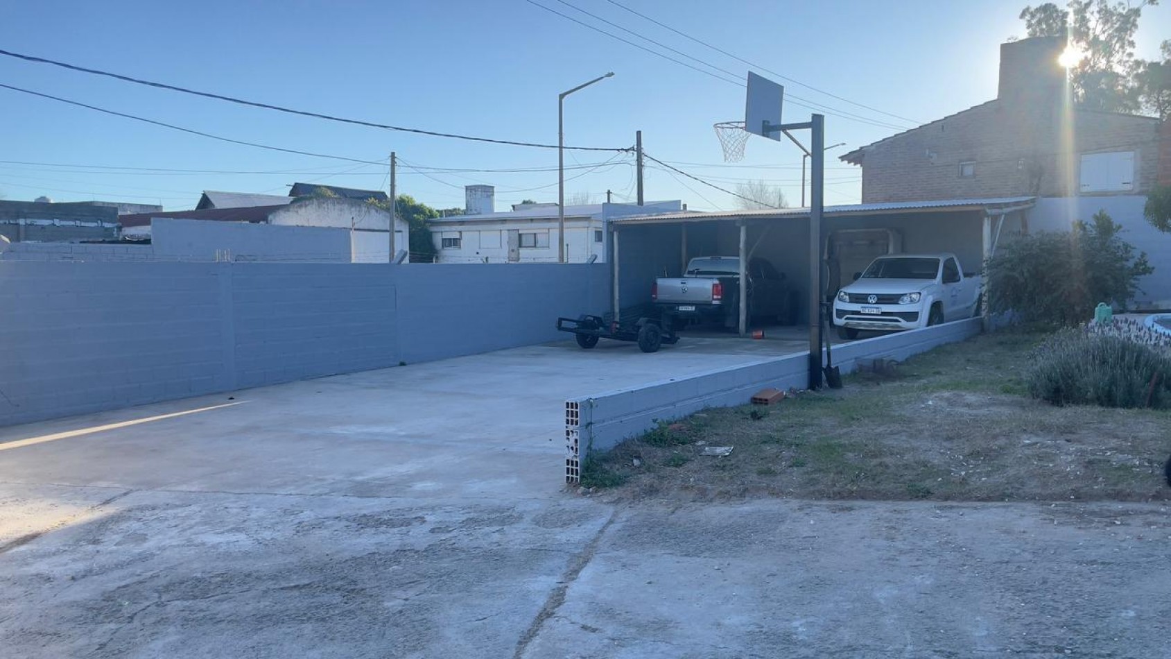 Excelente Oportunidad!!! Casa sobre boulevard con amplio lote.