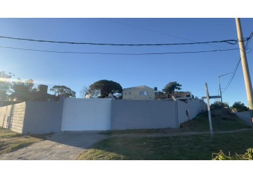 Excelente Oportunidad!!! Casa sobre boulevard con amplio lote.